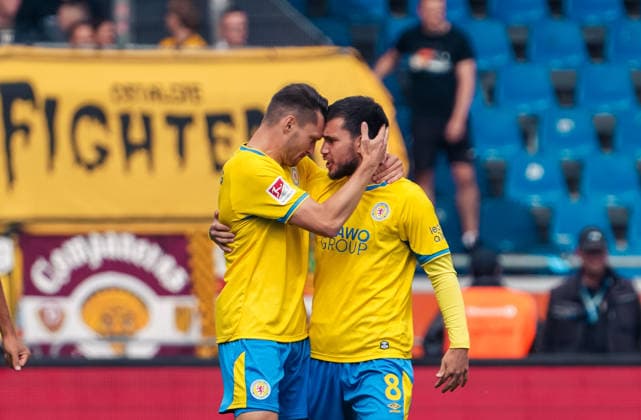 Deutschland: Fussball 2. Bundesliga 2026 2027, 5. Spieltag- Eintracht Braunschweig - Dynamo Dresden - Eintracht-Stadion (Braunschweig): Tor und Torjubel zum Maximilian Entrup (Eintracht Braunschweig, 9) Mehmet AydÄ±n Mehmet Aydin (Eintracht Braunschweig, 8) *** Germany Soccer 2. Bundesliga 2026–2027, Matchday 5: Eintracht Braunschweig vs. Dynamo Dresden at Eintracht Stadium, Braunschweig—Goal and celebration by Maximilian Entrup (Eintracht Braunschweig), 9; Mehmet Aydin (Eintracht Braunschweig), 8 Copyright: xAymanxAlahmedx
