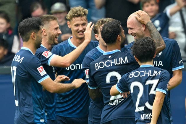 Bochum, Vonovia Ruhrstadion, 12.09.26, GER, Herren, 2.Bundesliga, Saison 2026-2027, VfL Bochum - SpVgg Greuther Fuerth Bild: DFL regulations prohibit any use of photographs as image sequences and or quasi-video. NRW Deutschland *** Bochum, Vonovia Ruhrstadion, September 12, 2026, GER, Men s, 2. Bundesliga, 2026–2027 Season, VfL Bochum vs. SpVgg Greuther Fürth. Image: DFL regulations prohibit any use of photographs as image sequences and or quasi-video. NRW, Germany