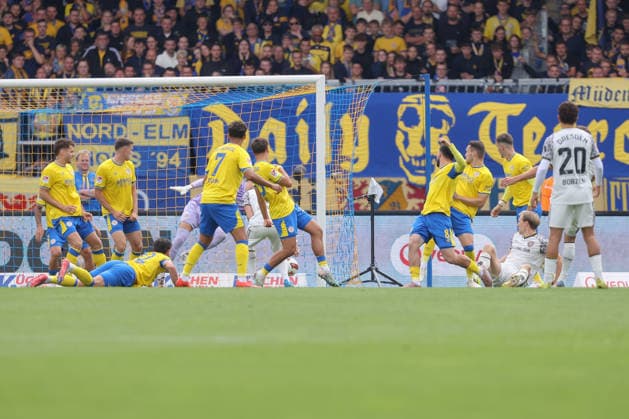 12.09.2026, xtgx, Fussball 2. Bundesliga, Eintracht Braunschweig - SG Dynamo Dresden, v.l. Nicolai Rapp (Dresden, 6) schiesst Tor, schießt, Torschuetze, erzielt Tor, Treffer, scores the goal 0:1 (DFL DFB REGULATIONS PROHIBIT ANY USE OF PHOTOGRAPHS as IMAGE SEQUENCES and or QUASI-VIDEO) Braunschweig *** September 12, 2026, xtgx, Soccer 2. Bundesliga, Eintracht Braunschweig vs. SG Dynamo Dresden, from left: Nicolai Rapp (Dresden), 6 scores a goal, shoots, goal scorer, scores a goal, goal, scores the goal 0–1 DFL DFB REGULATIONS PROHIBIT ANY USE OF PHOTOGRAPHS as IMAGE SEQUENCES and or QUASI-VIDEO Braunschweig
