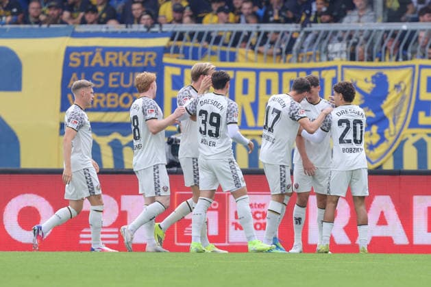 12.09.2026, xtgx, Fussball 2. Bundesliga, Eintracht Braunschweig - SG Dynamo Dresden, v.l. Nicolai Rapp (Dresden, 6) Jubel, Torjubel, jubelt ueber das Tor, celebrate the goal, celebration (DFL DFB REGULATIONS PROHIBIT ANY USE OF PHOTOGRAPHS as IMAGE SEQUENCES and or QUASI-VIDEO) Braunschweig *** September 12, 2026, xtgx, Soccer 2. Bundesliga, Eintracht Braunschweig vs. SG Dynamo Dresden, from left: Nicolai Rapp (Dresden), 6 celebrating, Goal celebration, celebrating the goal, DFL DFB REGULATIONS PROHIBIT ANY USE OF PHOTOGRAPHS as IMAGE SEQUENCES and or QUASI-VIDEO Braunschweig