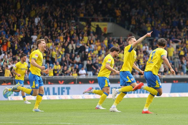 12.09.2026, xtgx, Fussball 2. Bundesliga, Eintracht Braunschweig - SG Dynamo Dresden, v.l. Maximilian Entrup (Braunschweig, 9) Jubel, Torjubel, jubelt ueber das Tor, celebrate the goal, celebration (DFL DFB REGULATIONS PROHIBIT ANY USE OF PHOTOGRAPHS as IMAGE SEQUENCES and or QUASI-VIDEO) Braunschweig *** September 12, 2026, xtgx, Soccer 2. Bundesliga, Eintracht Braunschweig vs. SG Dynamo Dresden, from left: Maximilian Entrup (Braunschweig), 9 celebrating, Goal celebration, celebrating the goal, DFL and DFB regulations prohibit any use of photographs as image sequences and or quasi-video. Braunschweig