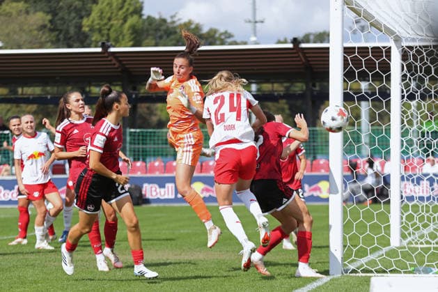 Google Pixel Frauen-Bundesliga, RB Leipzig - 1. FC Nürnberg; 12.09.2026 Tor-Chance für Nikoline Dudek (24, RB Leipzig), doch Torwart Lourdes Romero (1, 1. FC Nürnberg) muss nicht eingreifen. Fußball, Google Pixel Frauen-Bundesliga, Saison 2026 2027, 4. Spieltag: RB Leipzig vs. 1. FC Nürnberg am 12.09.2026, Trainingszentrum Cottaweg, Leipzig. DFB REGULATIONS PROHIBIT ANY USE OF PHOTOGRAPHS AS IMAGE SEQUENCES AND OR QUASI-VIDEO. *** Google Pixel Women s Bundesliga, RB Leipzig vs. 1 FC Nuremberg, September 12, 2026. Goal opportunity for Nikoline Dudek (24, RB Leipzig), but goalkeeper Lourdes Romero (1) saves it, 1 FC Nürnberg does not have to intervene. Soccer, Google Pixel Women’s Bundesliga, 2026–2027 season, Matchday 4: RB Leipzig vs. 1. FC Nürnberg on September 12, 2026, Cottaweg Training Center, Leipzig. DFB REGULATIONS PROHIBIT ANY USE OF PHOTOGRAPHS AS IMAGE SEQUENCES AND OR QUASI-VIDEO Copyright: xBEAUTIFULxSPORTS JanxKaeferx