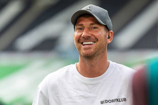 Pascal Reinhardt, head coach of SG Sonnenhof Grossaspach, reacts with a laugh. GER, TSV Havelse vs. SG Sonnenhof Grossaspach, soccer, 3rd Division, Matchday 5, 2026–2027 season, September 12, 2026 DFL regulations prohibit the use of photographs as image sequences and or quasi-video GER, TSV Havelse vs. SG Sonnenhof Grossaspach, Soccer, 3rd Division, Matchday 5, 2026–2027 season, September 12, 2026, Hanover Copyright: xEibner-Pressefoto JanxRollingerx EP_JSK