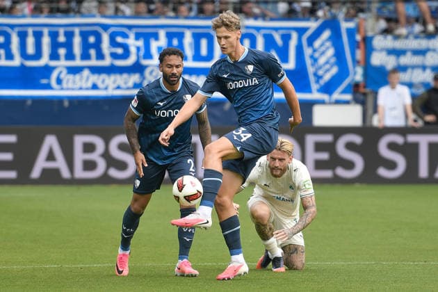 v. li. im Kampf um den Ball Sean Klaiber (Bochum 2) Tom Meyer (Bochum 34) Ole Pohlmann (Fuerth 10) 12.09.2026 ¢ Fussball ¢ VfL Bochum vs SpVgg Greuther Fuerth, Vonovia Ruhrstadion, Bochum, DFB DFL REGULATIONS PROHIBIT ANY USE OF PHOTOGRAPHS AS IMAGE SEQUENCES AND OR QUASI-VIDEO NRW Germany *** From left: Sean Klaiber (Bochum 2), Tom Meyer (Bochum 34), and Ole Pohlmann (Fürth 10) battling for the ball on September 12, 2026 ¢ Soccer ¢ VfL Bochum vs. SpVgg Greuther Fürth, Vonovia Ruhrstadion, Bochum, DFB DFL REGULATIONS PROHIBIT ANY USE OF PHOTOGRAPHS AS IMAGE SEQUENCES AND OR QUASI-VIDEO NRW Germany Copyright: xpepphotox xSaschaxWeizx pep00321, pep_20260912_hm