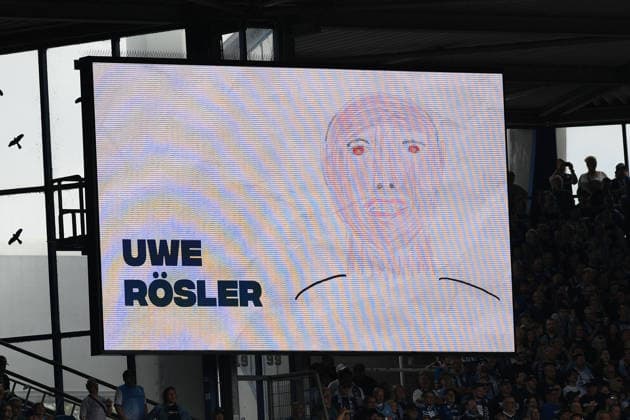 Trainer Uwe Roesler (VfL Bochum) Anzeigetafel zeigt die von Kindern gemalte Aufstellung waehrend des Spiels der 2. Bundesliga zwischen VfL Bochum und SpVgg Greuther Fuerth, Vonovia Ruhrstadion am 12. September 2026 in Bochum, Deutschland. (Foto von Ralf Treese DeFodi Images) +++ Trainer Uwe Roesler (VfL Bochum) Scoreboard during the 2nd Bundesliga match between VfL Bochum and SpVgg Greuther Fuerth at Vonovia Ruhrstadion on September 12, 2026 in Bochum, Germany. (Photo by Ralf Treese DeFodi Images) DFB DFL REGULATIONS PROHIBIT ANY USE OF PHOTOGRAPHS AS IMAGE SEQUENCES AND OR QUASI-VIDEO. (Photo by Ralf Treese DeFodi Images) - *** Coach Uwe Roesler, VfL Bochum: The scoreboard displays the lineup drawn by children during the 2. Bundesliga match between VfL Bochum and SpVgg Greuther Fürth at the Vonovia Ruhrstadion on September 12, 2026, in Bochum, Germany. Photo by Ralf Treese, DeFodi Images. Coach Uwe Roesler of VfL Bochum. The scoreboard displays the lineup painted by children during the 2. Bundesliga match between VfL Bochum and SpVgg Greuther Fürth at the Vonovia Ruhrstadion on September 12, 2026 in Bochum, Germany. Photo by Ralf Treese, DeFodi Images. DFB and DFL regulations prohibit any use of photographs as image sequences and or quasi-video. Photo by Ralf Treese, DeFodi Images.