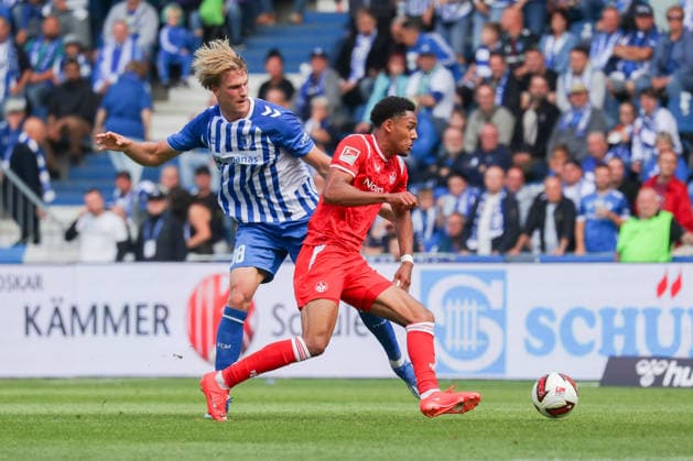 12.09.2026, xgox, Fussball - 2.Bundesliga 1.FC Magdeburg - 1.FC Kaiserslautern emspor, v.l. Luka Hyrylainen (Magdeburg, 38), Thierry Tazemeta (Kaiserslautern, 39) Zweikampf, Duell, Kampf, tackle (DFL DFB REGULATIONS PROHIBIT ANY USE OF PHOTOGRAPHS as IMAGE SEQUENCES and or QUASI-VIDEO) Magdeburg *** September 12, 2026, xgox, Soccer 2. Bundesliga: 1. FC Magdeburg vs. 1. FC Kaiserslautern (emspor), from left: Luka Hyrylainen (Magdeburg), 38, Thierry Tazemeta, Kaiserslautern, 39, tackle, duel, battle, DFL DFB REGULATIONS PROHIBIT ANY USE OF PHOTOGRAPHS AS IMAGE SEQUENCES AND OR QUASI-VIDEO, Magdeburg