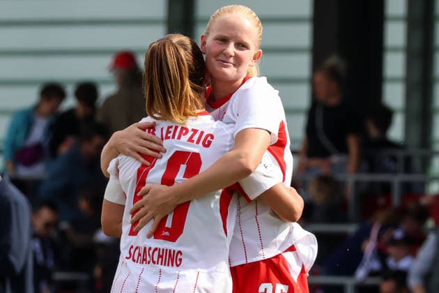 Deutschland: Fußball Google Pixel Frauen-Bundesliga 2026 - 2027, 4. Spieltag - RB Leipzig gegen 1.FC Nürnberg, Trainingszentrum von RB Leipzig (Leipzig): Freisteller Jubel von Annabel Schasching (RB Leipzig Frauen, 16) und Linde Anna Veefkind (RB Leipzig Frauen, 25) *** Germany Soccer Google Pixel Women s Bundesliga 2026 2027, Matchday 4: RB Leipzig vs. 1. FC Nürnberg, RB Leipzig Training Center in Leipzig, cutout image of Annabel Schasching (RB Leipzig Women) celebrating, 16, and Anna Veefkind (RB Leipzig Women), 25 Copyright: xLucasxWalterx