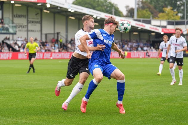 German Soccer, 3rd Division, Matchday 5, Sportclub Arena Verl, SC Verl vs. SV Meppen: Richard Meier (SV Meppen), No. 13, vs. Paul Lehmann (SC Verl), No. 14 Copyright: xMichelxWittex