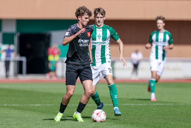 From left: Hannes Joppich (FSV Schöningen), 28, and Luca Höcker (SV Werder Bremen II), 26, in a one-on-one battle; duel; dynamism; action; game scene; September 12, 2026, Bremen, Germany, soccer, Regionalliga Nord, SV Werder Bremen II vs. FSV Schöningen xobx