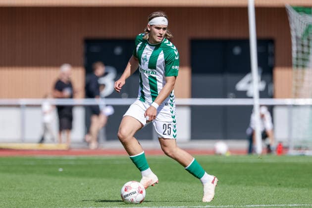 Noah Weißbach, SV Werder Bremen II, 25, on the ball, isolated shot, single frame, full body, action, game scene, September 12, 2026, Bremen, Germany, soccer, Regionalliga Nord, SV Werder Bremen II vs. FSV Schöningen xobx