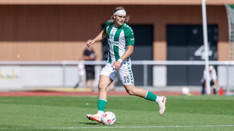 Noah Weißbach, SV Werder Bremen II, 25, on the ball, isolated shot, single frame, full body, action, game scene, September 12, 2026, Bremen, Germany, soccer, Regionalliga Nord, SV Werder Bremen II vs. FSV Schöningen xobx