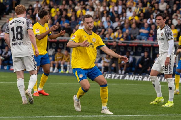 Deutschland: Fussball 2. Bundesliga, 5. Spieltag 2026 2027, Eintracht Braunschweig - Dynamo Dresden am 12.09.2026 in Braunschweig (Eintracht-Stadion): Maximilian Entrup (Eintracht Braunschweig, 9) trauert seiner Chance nach. *** German Soccer 2. Bundesliga, Matchday 5, 2026–2027, Eintracht Braunschweig vs. Dynamo Dresden on September 12, 2026, at the Eintracht Braunschweig Maximilian Entrup Stadium in Braunschweig; Eintracht Braunschweig, 9, laments its missed opportunity Copyright: xSvenxHeidmannx