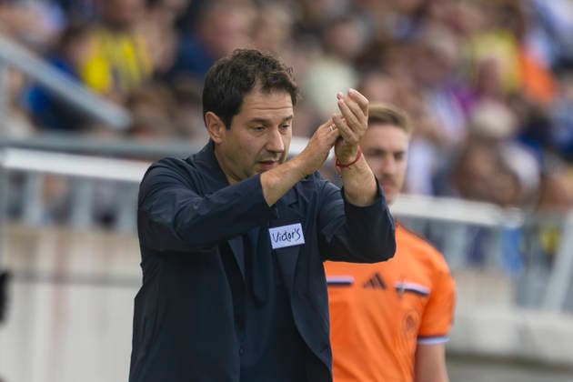 Saarbrücken, Germany September 12, 2026 3rd League 2026–2027 Match 5: 1. FC Saarbrücken vs. FC Ingolstadt 04 Pictured: Coach Argirios Giannikis of 1. FC gesturing on the field. DFB and DFL regulations prohibit any use of photographs as image sequences and or quasi-video footage. Ludwigparkstadion, Saarland Copyright: xFotostandx xSchäferx