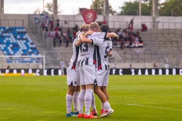 Saarbrücken, Germany, September 12, 2026, 3rd League 2026–2027, Matchday 5: 1 FC Saarbrücken vs. FC Ingolstadt 04. Pictured in the crowd: goal scorer Lars Lokotsch of FCI celebrates with his teammates after scoring the 0–1 goal, DFB and DFL regulations prohibit any use of photographs as image sequences and or quasi-video at Ludwigparkstadion, Saarland Copyright: xFotostandx xSchäferx