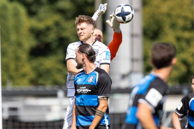SSV Ulm 1846 Soccer vs. FSV Frankfurt, Soccer, Regionalliga Southwest, Matchday 7, Donaustadion Ulm, Ulm, September 12, 2026, Lucas Becker (FSV Frankfurt), 1 clears the corner kick narrowly missed by Steffen Meuer of SSV Ulm 1846 Soccer, 18 SSV Ulm 1846 Soccer vs. FSV Frankfurt, Soccer, Regionalliga Southwest, Matchday 7, Donaustadion Ulm, Ulm, September 12, 2026. Photo by Lucca Fundel, Ulm, Donaustadion Ulm, Baden-Württemberg, Germany