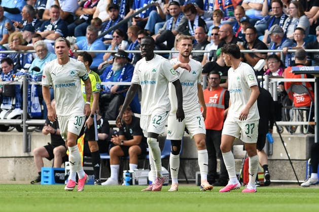 Omar Sillah (Greuther Fuerth) Torjubel, jubelt mit seiner Mannschaft nach dem Treffer zum 1:1 waehrend des Spiels der 2. Bundesliga zwischen VfL Bochum und SpVgg Greuther Fuerth, Vonovia Ruhrstadion am 12. September 2026 in Bochum, Deutschland. (Foto von Ralf Treese DeFodi Images) +++ Omar Sillah (Greuther Fuerth) celebrates after scoring his team™s first goal with teammates during the 2nd Bundesliga match between VfL Bochum and SpVgg Greuther Fuerth at Vonovia Ruhrstadion on September 12, 2026 in Bochum, Germany. (Photo by Ralf Treese DeFodi Images) DFB DFL REGULATIONS PROHIBIT ANY USE OF PHOTOGRAPHS AS IMAGE SEQUENCES AND OR QUASI-VIDEO. (Photo by Ralf Treese DeFodi Images) - *** Omar Sillah of Greuther Fürth celebrates with his teammates after scoring the 1-1 goal during the 2. Bundesliga match between VfL Bochum and SpVgg Greuther Fürth at the Vonovia Ruhrstadion on September 12, 2026, in Bochum, Germany. Photo by Ralf Treese, DeFodi Images. Omar Sillah of Greuther Fürth celebrates after scoring his team’s first goal with teammates during the 2nd Bundesliga match between VfL Bochum and SpVgg Greuther Fürth at Vonovia Ruhrstadion on September 12, 2026 in Bochum, Germany. Photo by Ralf Treese, DeFodi Images. DFB and DFL regulations prohibit any use of photographs as image sequences and or quasi-video. Photo by Ralf Treese, DeFodi Images.