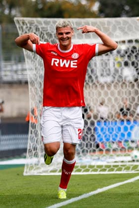 Soccer, 3rd Division, Matchday 5: Rot-Weiss Essen vs. Würzburger Kickers on September 12, 2026, at the Stadion an der Hafenstraße in Essen. Goal celebration by Rot-Weiss Essen s Marek Janssen. Rot-Weiss Essen