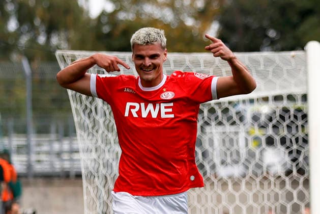 Soccer, 3rd Division, Matchday 5: Rot-Weiss Essen vs. Würzburger Kickers on September 12, 2026, at the Stadion an der Hafenstraße in Essen. Goal celebration by Rot-Weiss Essen s Marek Janssen. Rot-Weiss Essen