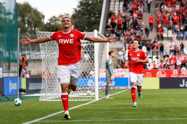 Soccer, 3rd Division, Matchday 5: Rot-Weiss Essen vs. Würzburger Kickers on September 12, 2026, at the Stadion an der Hafenstraße in Essen. Goal celebration by Rot-Weiss Essen s Marek Janssen. Rot-Weiss Essen