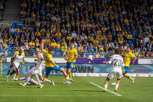 Deutschland: Fussball 2. Bundesliga, 5. Spieltag 2026 2027, Eintracht Braunschweig - Dynamo Dresden am 12.09.2026 in Braunschweig (Eintracht-Stadion): Strafraum Chance Dynamo Dresden Ben Bobzien (Dynamo Dresden, 20) *** German Soccer 2. Bundesliga, Matchday 5, 2026–2027, Eintracht Braunschweig vs. Dynamo Dresden on September 12, 2026, at Eintracht Stadium in Braunschweig; Penalty Area Chance: Ben Bobzien (Dynamo Dresden), 20 Copyright: xSvenxHeidmannx