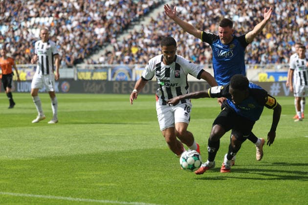 Saarbrücken, Germany September 12, 2026 3rd League 2026–2027 Matchday 5: 1. FC Saarbrücken vs. FC Ingolstadt 04 Pictured from left: Keanan Bennett of FCI and Kelsey Owusu of 1. FC Saarbrücken in a tackle. DFB and DFL regulations prohibit any use of photographs as image sequences and or quasi-video. Ludwigparkstadion, Saarland Copyright: xFotostandx xSchäferx