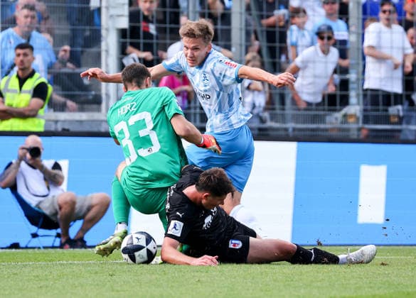 September 5, 2026, Germany, Stuttgart, Soccer, Regionalliga Südwest, SV Stuttgarter Kickers vs. SG Barockstadt Fulda Lehnerz, from left: Jannik Reiner Horz (Fulda), Roko Ivankovic (Fulda), Sebastian Müller (Kickers), J