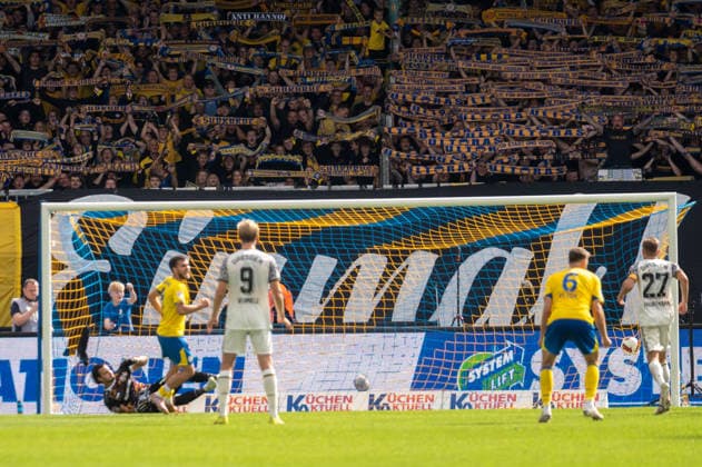Deutschland: Fussball 2. Bundesliga, 5. Spieltag 2026 2027, Eintracht Braunschweig - Dynamo Dresden am 12.09.2026 in Braunschweig (Eintracht-Stadion): Tor zum 2:1 Mehmet Aydin (Eintracht Braunschweig, 8) Elfmeter *** German Soccer 2. Bundesliga, Matchday 5, 2026–2027, Eintracht Braunschweig vs. Dynamo Dresden on September 12, 2026, at Eintracht Stadium in Braunschweig; Goal: 2–1 by Mehmet Aydin (Eintracht Braunschweig), 8 penalty kicks Copyright: xSvenxHeidmannx