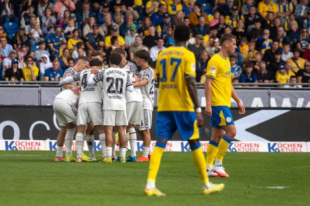 Deutschland: Fussball 2. Bundesliga, 5. Spieltag 2026 2027, Eintracht Braunschweig - Dynamo Dresden am 12.09.2026 in Braunschweig (Eintracht-Stadion): Tor zum 2:2 Thomas Keller (Dynamo Dresden, 39) Jubel, Freude, Torjubel, Emotionen *** German Soccer 2. Bundesliga, Matchday 5, 2026–2027, Eintracht Braunschweig vs. Dynamo Dresden on September 12, 2026, at Eintracht Stadium in Braunschweig; Thomas Keller (Dynamo Dresden) scores the 2-2 goal; 39: Cheering, joy, goal celebration, emotions Copyright: xSvenxHeidmannx