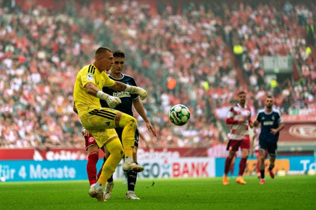 Max Braune (MSV Duisburg), 01 clears the ball as he runs off the field, Fortuna Düsseldorf vs. MSV Duisburg, Soccer, 3. Liga, Matchday 5, 2026–27 Season, September 12, 2026, DFL regulations prohibit any use of photographs as image sequences and or quasi-video, Fortuna Düsseldorf vs. MSV Duisburg, Soccer, 3rd Division, Matchday 5, 2026–27 season, September 12, 2026, Düsseldorf Copyright: xEibner-Pressefoto LukasxBaldygax EP_LBA