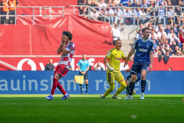 Anas Slimani of Fortuna Düsseldorf, 34, covers his face with his hands after a scoring chance; Max Braune of MSV Duisburg, 01, celebrates; Aljaz Casar of MSV Duisburg, 08 Fortuna Düsseldorf vs. MSV Duisburg, Soccer, 3rd Division, Matchday 05, 2026–27 Season, September 12, 2026, DFL regulations prohibit any use of photographs as image sequences and or quasi-video. Fortuna Düsseldorf vs. MSV Duisburg, soccer, 3. Liga, Matchday 5, 2026–27 season, September 12, 2026, Düsseldorf Copyright: xEibner-Pressefoto LukasxBaldygax EP_LBA