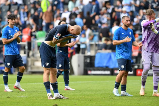 Philipp Hofmann (VfL Bochum) gestikuliert, gestik waehrend des Spiels der 2. Bundesliga zwischen VfL Bochum und SpVgg Greuther Fuerth, Vonovia Ruhrstadion am 12. September 2026 in Bochum, Deutschland. (Foto von Ralf Treese DeFodi Images) +++ Philipp Hofmann (VfL Bochum) gestures during the 2nd Bundesliga match between VfL Bochum and SpVgg Greuther Fuerth at Vonovia Ruhrstadion on September 12, 2026 in Bochum, Germany. (Photo by Ralf Treese DeFodi Images) DFB DFL REGULATIONS PROHIBIT ANY USE OF PHOTOGRAPHS AS IMAGE SEQUENCES AND OR QUASI-VIDEO. (Photo by Ralf Treese DeFodi Images) - *** Philipp Hofmann of VfL Bochum gestures during the 2. Bundesliga match between VfL Bochum and SpVgg Greuther Fürth, Vonovia Ruhrstadion on September 12, 2026, in Bochum, Germany. Photo by Ralf Treese, DeFodi Images. Philipp Hofmann of VfL Bochum gestures during the 2nd Bundesliga match between VfL Bochum and SpVgg Greuther Fürth at Vonovia Ruhrstadion on September 12, 2026 in Bochum, Germany. Photo by Ralf Treese, DeFodi Images. DFB and DFL regulations prohibit any use of photographs as image sequences and or quasi-video. Photo by Ralf Treese, DeFodi Images.