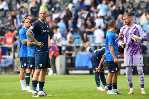 Philipp Hofmann (VfL Bochum) schaut waehrend des Spiels der 2. Bundesliga zwischen VfL Bochum und SpVgg Greuther Fuerth, Vonovia Ruhrstadion am 12. September 2026 in Bochum, Deutschland. (Foto von Ralf Treese DeFodi Images) +++ Philipp Hofmann (VfL Bochum) looks on during the 2nd Bundesliga match between VfL Bochum and SpVgg Greuther Fuerth at Vonovia Ruhrstadion on September 12, 2026 in Bochum, Germany. (Photo by Ralf Treese DeFodi Images) DFB DFL REGULATIONS PROHIBIT ANY USE OF PHOTOGRAPHS AS IMAGE SEQUENCES AND OR QUASI-VIDEO. (Photo by Ralf Treese DeFodi Images) - *** Philipp Hofmann of VfL Bochum watches during the 2. Bundesliga match between VfL Bochum and SpVgg Greuther Fürth, Vonovia Ruhrstadion on September 12, 2026, in Bochum, Germany. Photo by Ralf Treese, DeFodi Images. Philipp Hofmann of VfL Bochum looks on during the 2nd Bundesliga match between VfL Bochum and SpVgg Greuther Fürth at Vonovia Ruhrstadion on September 12, 2026 in Bochum, Germany. Photo by Ralf Treese, DeFodi Images. DFB and DFL regulations prohibit any use of photographs as image sequences and or quasi-video. Photo by Ralf Treese, DeFodi Images.