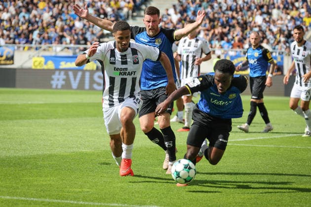 3rd Division, 2026–27 Season, Match 1: FC Saarbrücken vs. FC Ingolstadt 04; Keanan Bennetts (No. 18, FCI) and Kelsey Owusu (No. 31, Saarbrücken); Photo by Jürgen Meyer; 3rd Division, 2026–27 Season, Match 1: FC Saarbrücken vs. FC Ingolstadt 04