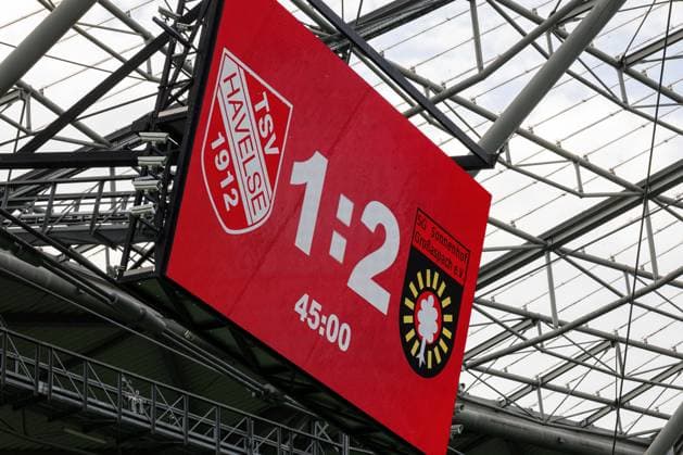 Scoreboard showing the score of 1–2 at halftime (GER), TSV Havelse vs. SG Sonnenhof Grossaspach, soccer, 3rd Division, Matchday 5, 2026–2027 season, September 12, 2026. DFL regulations prohibit the use of photographs as image sequences and or quasi-video. GER, TSV Havelse vs. SG Sonnenhof Grossaspach, soccer, 3. Liga, Matchday 5, 2026–2027 season, September 12, 2026, Hanover Copyright: xEibner-Pressefoto JanxRollingerx EP_JSK