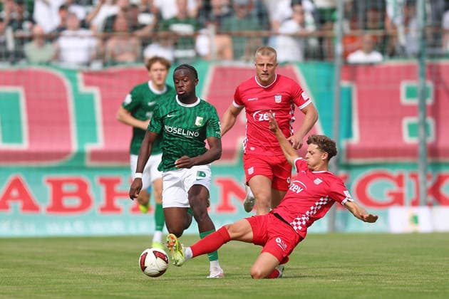 Chemie Leipzig vs. Zwickau, Northeast Regional League, Leipzig, September 12, 2026, Alfred Kunze Sportpark, Soccer, Men, 2026–2027 Season, Northeast Regional League, Matchday 8, BSG Chemie Leipzig vs. FSV Zwickau, Pictured from left: Malick Sanogo (7), Chemie, and Fynn Seidel (27), Zwickau,