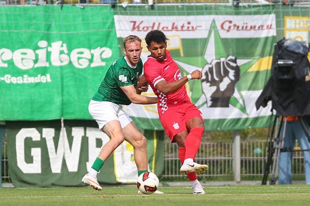 Chemie Leipzig vs. Zwickau, Northeast Regional League, Leipzig, September 12, 2026, Alfred Kunze Sportpark, Soccer, Men, 2026–2027 Season, Northeast Regional League, Matchday 8, BSG Chemie Leipzig vs. FSV Zwickau, Pictured from left: Philipp Wendt (18), Chemie, and Paul Philipp Besong (17), Zwickau,