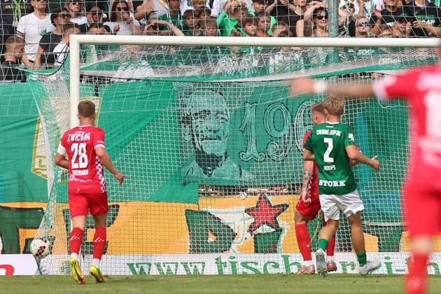 Chemie Leipzig vs. Zwickau, Northeast Regional League, Leipzig, September 12, 2026, Alfred Kunze Sportpark, Soccer, Men, 2026–2027 Season, Northeast Regional League, Matchday 8, BSG Chemie Leipzig vs. FSV Zwickau, Pictured: Goal for Zwickau, Paul Philipp Besong (17), Zwickau scores to make it 0–1,