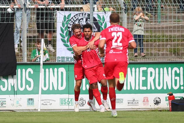 Chemie Leipzig vs. Zwickau, Northeast Regional League, Leipzig, September 12, 2026, Alfred Kunze Sportpark, Soccer, Men, 2026–2027 Season, Northeast Regional League, Matchday 8, BSG Chemie Leipzig vs. FSV Zwickau, Pictured: Goal for Zwickau, goal celebration after the 0–1, goal scorer Paul Philipp Besong (17), Zwickau,