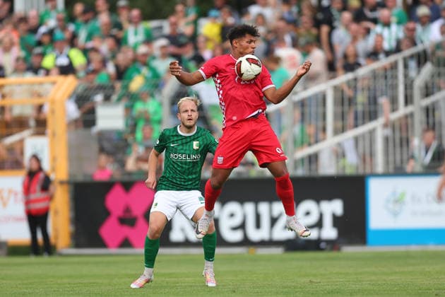 Chemie Leipzig vs. Zwickau, Northeast Regional League, Leipzig, September 12, 2026, Alfred Kunze Sportpark, Soccer, Men, 2026–2027 Season, Northeast Regional League, Matchday 8, BSG Chemie Leipzig vs. FSV Zwickau; Pictured from left: David Pfeil (13), Chemie, and Paul Philipp Besong (17), Zwickau,