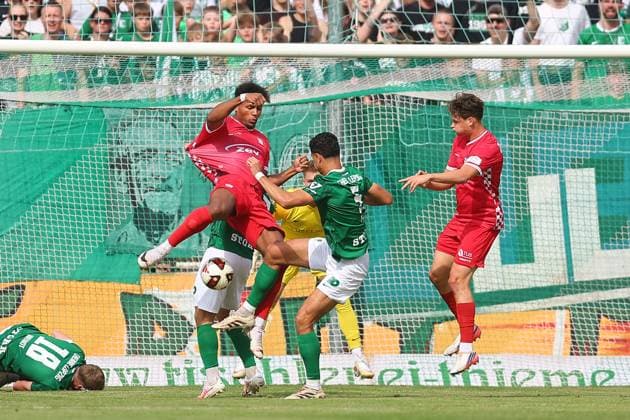 Chemie Leipzig vs. Zwickau, Northeast Regional League, Leipzig, September 12, 2026, Alfred Kunze Sportpark, Soccer, Men, 2026–2027 Season, Northeast Regional League, Matchday 8, BSG Chemie Leipzig vs. FSV Zwickau, Pictured from left: Paul Philipp Besong (17), Zwickau, and Marc Enke (5), Chemie,
