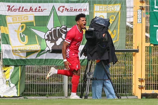 Chemie Leipzig vs. Zwickau, Northeast Regional League, Leipzig, September 12, 2026, Alfred Kunze Sportpark, Soccer, Men, 2026–2027 Season, Northeast Regional League, Matchday 8, BSG Chemie Leipzig vs. FSV Zwickau, Pictured: Goal for Zwickau, goal celebration after the 0–1, goal scorer Paul Philipp Besong (17), Zwickau,