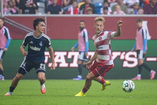 3rd Division: Fortuna Düsseldorf vs. MSV Duisburg ** FOR EDITORIAL USE ONLY ** EDITORIAL USE ONLY ** p Soccer 3rd Division: Fortuna Düsseldorf vs. MSV Duisburg on September 12, 2026, at the Merkur Spiel Arena in Düsseldorf. Jan Simon Symalla (Duisburg, left) and Düsseldorf. Copyright JakobxKlos Copyright: JakobxKlos doc87kj5ke3eq91lqa4kazd ,EDITORIAL USE ONLY Copyright: JakobxKlos