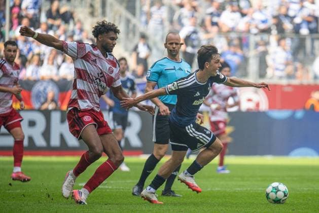 3rd Division: Fortuna Düsseldorf vs. MSV Duisburg ** FOR EDITORIAL USE ONLY ** EDITORIAL USE ONLY ** p Soccer 3rd Division: Fortuna Düsseldorf vs. MSV Duisburg on September 12, 2026, at the Merkur Spiel Arena in Düsseldorf. Elias Egouli (Düsseldorf, left), Jan Simon Symalla (Duisburg, right), Düsseldorf. Copyright JakobxKlos Copyright: JakobxKlos doc87kj5kl9web1kp7ccbcx ,EDITORIAL USE ONLY Copyright: JakobxKlos