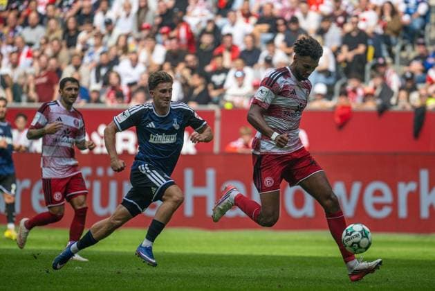 3rd Division: Fortuna Düsseldorf vs. MSV Duisburg ** FOR EDITORIAL USE ONLY ** EDITORIAL USE ONLY ** p Soccer 3rd Division: Fortuna Düsseldorf vs. MSV Duisburg on September 12, 2026, at the Merkur Spiel Arena in Düsseldorf. Patrick Sussek (Duisburg, left) and Elias Egouli (Düsseldorf, right). Düsseldorf. Copyright JakobxKlos Copyright: JakobxKlos doc87kj5kt56xi17fix3qhx ,EDITORIAL USE ONLY Copyright: JakobxKlos