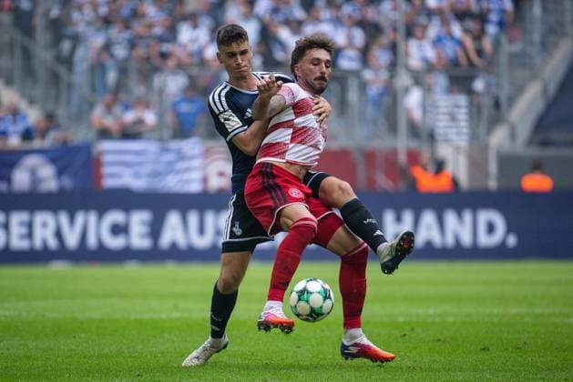 3rd Division: Fortuna Düsseldorf vs. MSV Duisburg ** FOR EDITORIAL USE ONLY ** EDITORIAL USE ONLY ** p Soccer 3rd Division: Fortuna Düsseldorf vs. MSV Duisburg on September 12, 2026, at the Merkur Spiel Arena in Düsseldorf. Martin Ens (Duisburg, left) and Fabian Schleusener (Düsseldorf, right). Düsseldorf. Copyright JakobxKlos Copyright: JakobxKlos doc87kj5kw9emboqudzrv7 ,EDITORIAL USE ONLY Copyright: JakobxKlos