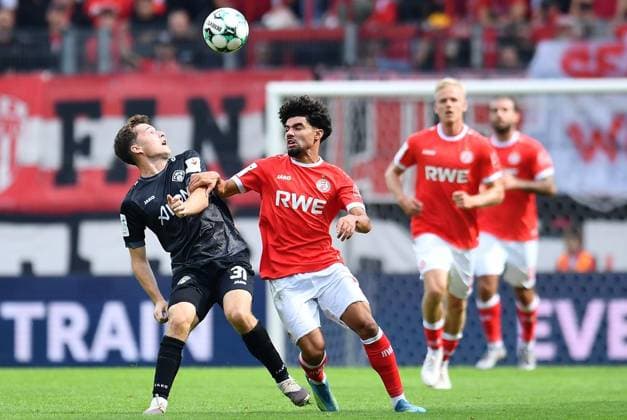 Rot Weiss Essen vs. Würzburger Kickers ** FOR EDITORIAL PURPOSES ONLY ** EDITORIAL USE ONLY ** p Soccer 3rd Division, Matchday 5: Rot-Weiss Essen vs. Würzburger Kickers on September 12, 2026, at the Stadion an der Hafenstrasse in Essen. Tim Kraus (Würzburger Kickers, left), Aiman Dardari (Rot-Weiss Essen, right). Germany, North Rhine-Westphalia, Essen. Copyright ThorstenxTillmann Copyright: ThorstenxTillmann doc87kj4msrot2pixsiqek ,EDITORIAL USE ONLY Copyright: ThorstenxTillmann