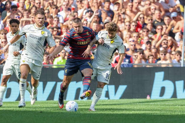 Genoa™s Milutin Osmajic fights for the ball with Frosinone s Romano Schmid during the Serie A soccer match between Genoa and Frosinone at the Luigi Ferraris Stadium in Genoa, Italy - Saturday, September 12, 2026. - Soccer .  Copyright: xTanoxPecoraro LaPressex