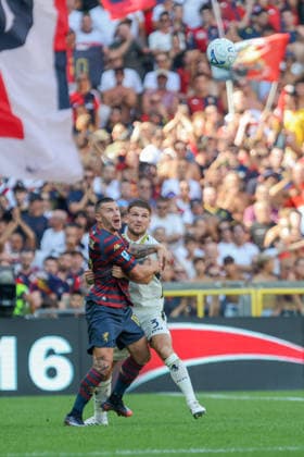 Genoa™s Milutin Osmajic fights for the ball with Frosinone s Gabriele Calvani during the Serie A soccer match between Genoa and Frosinone at the Luigi Ferraris Stadium in Genoa, Italy - Saturday, September 12, 2026. - Soccer .  Copyright: xTanoxPecoraro LaPressex