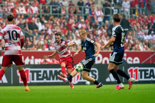 Yassine Bouchama (Fortuna Düsseldorf), 05, with a pass blocked by Peter Remmert (MSV Duisburg), 39, Fortuna Düsseldorf vs. MSV Duisburg, Soccer, 3rd Division, Matchday 05, 2026–27 season, September 12, 2026, DFL regulations prohibit any use of photographs as image sequences and or quasi-video. Fortuna Düsseldorf vs. MSV Duisburg, soccer, 3rd Division, Matchday 5, 2026–27 season, September 12, 2026, Düsseldorf Copyright: xEibner-Pressefoto LukasxBaldygax EP_LBA