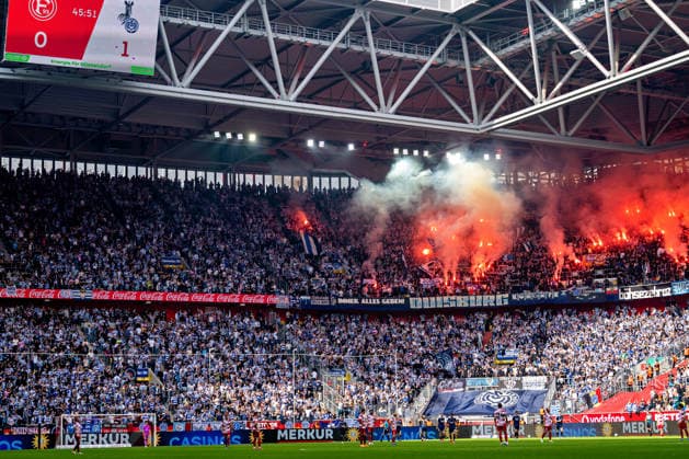 The MSV Duisburg fan section celebrates the 1-0 goal in the Fortuna Düsseldorf vs. MSV Duisburg match with fire, smoke, and flares; soccer, 3. Liga, Matchday 5, 2026-27 season, September 12, 2026, DFL regulations prohibit any use of photographs as image sequences and or quasi-video. Fortuna Düsseldorf vs. MSV Duisburg, soccer, 3rd Division, Matchday 5, 2026–27 season, September 12, 2026, Düsseldorf Copyright: xEibner-Pressefoto LukasxBaldygax EP_LBA